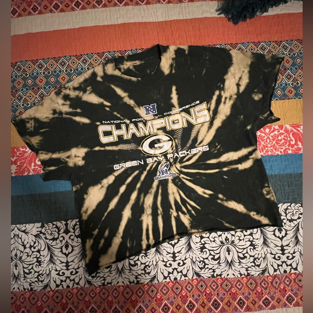 Green Bay Packers Bleach-Dyed Crop tee